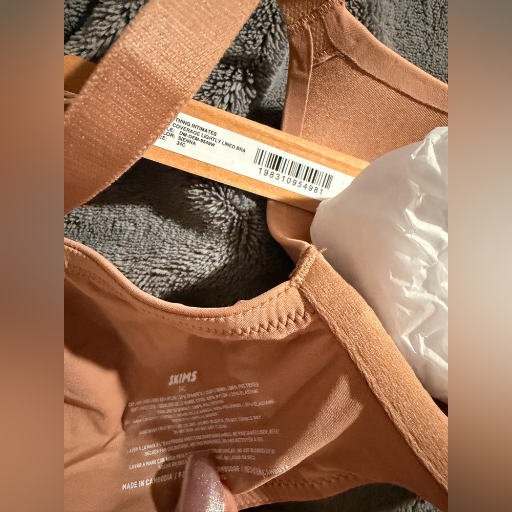 [Skims] NWT Smoothing Full Coverage Lightly Lined Bra - Picture 8 of 8